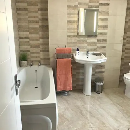 Helens House Derry City Centre Remarkable 3-Bed Buitenkant foto