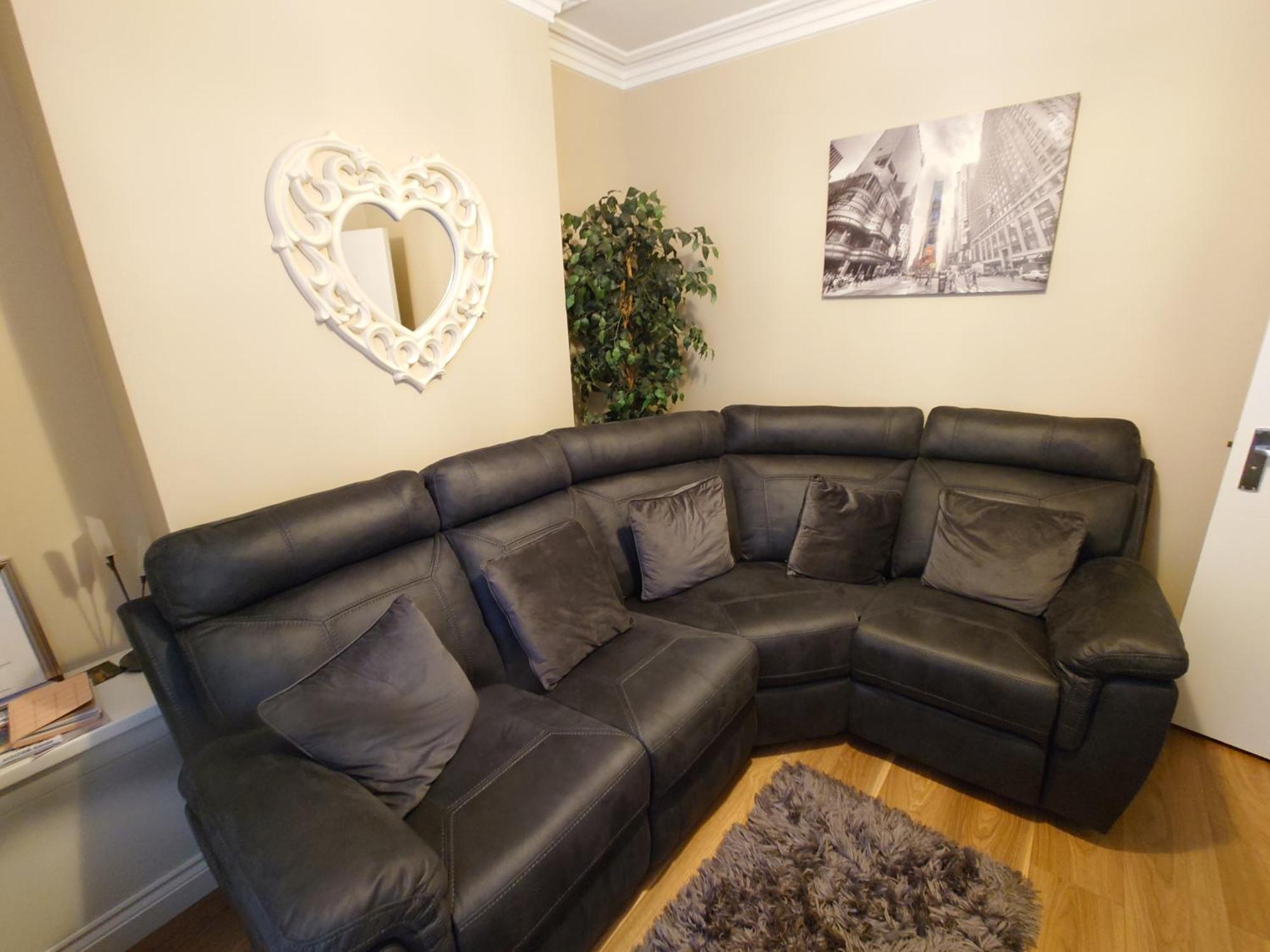 Helens House Centre Remarkable 3-bed